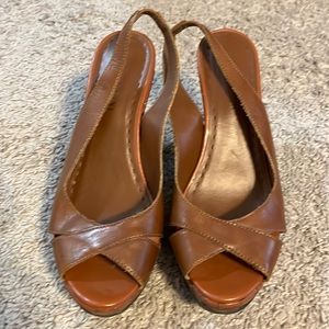 Brown leather strappy textured wedges!!